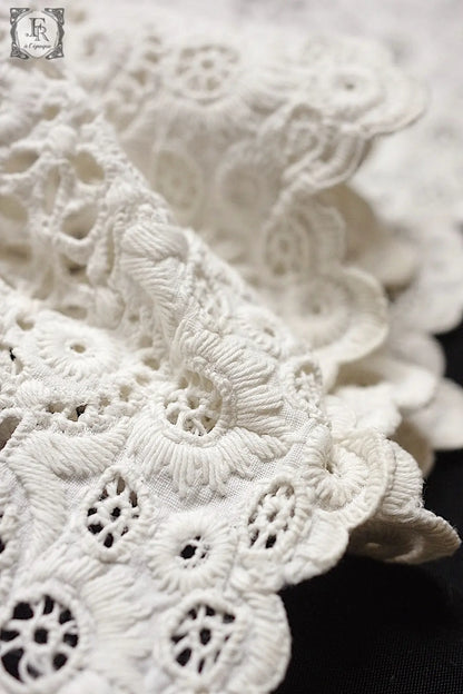 アンティークレース　dentelle antique　刺繍裾スカラップ生地 .FR a l'epoque