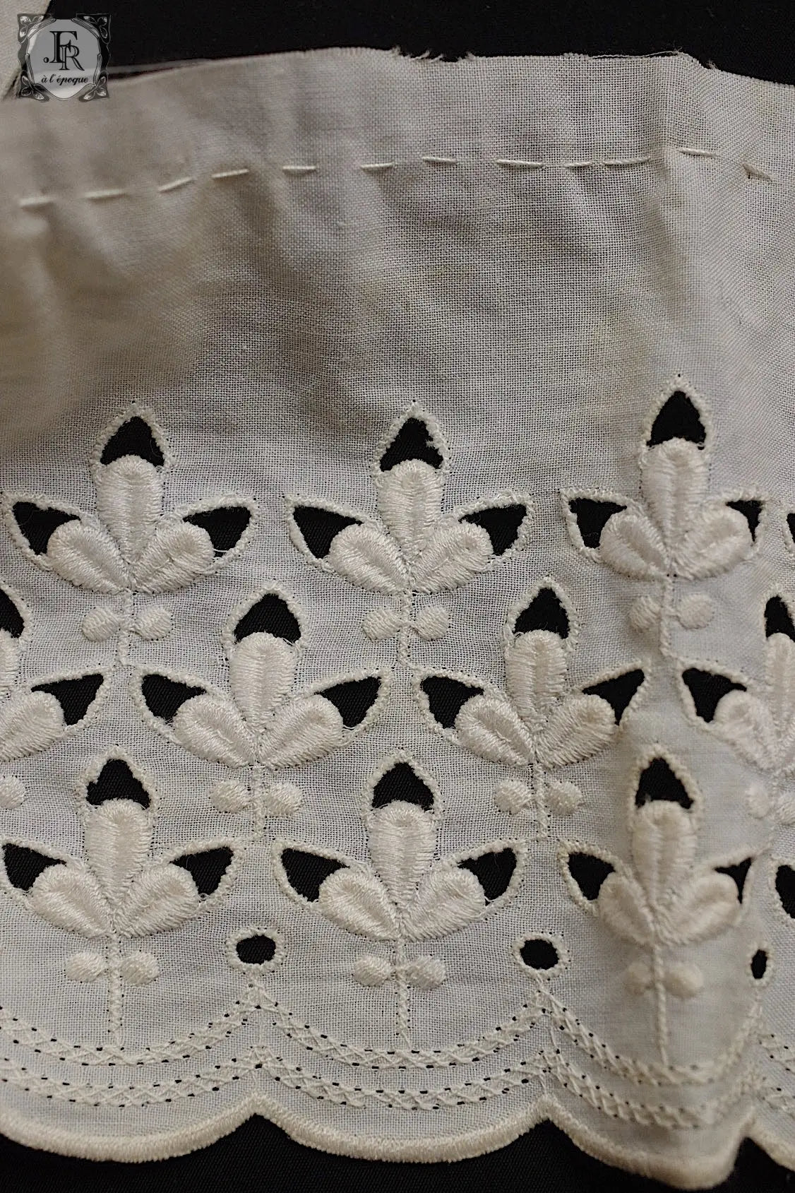 ヴィンテージレース　dentelle vintage カットワークハギレ .FR a l'epoque