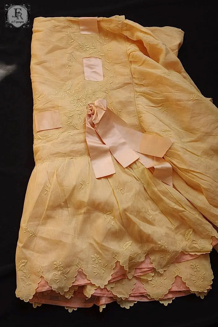 アンティークインテリアクロス　linge de maison antique ベッドカバーbebe用 .FR a l'epoque