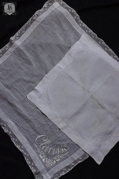 アンティーク刺繍ハンカチ　mouchoir ancienne　ハンカチ２枚　1 .FR a l'epoque