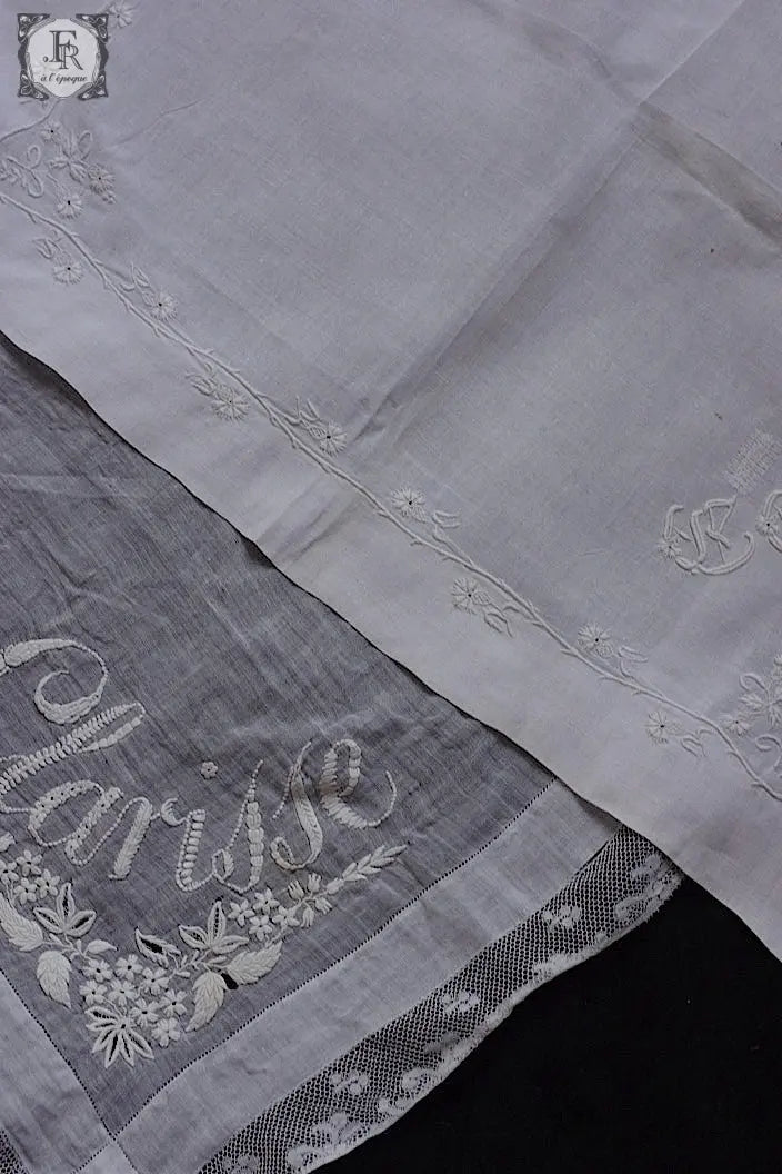 アンティーク刺繍ハンカチ　mouchoir ancienne　ハンカチ２枚　1 .FR a l'epoque