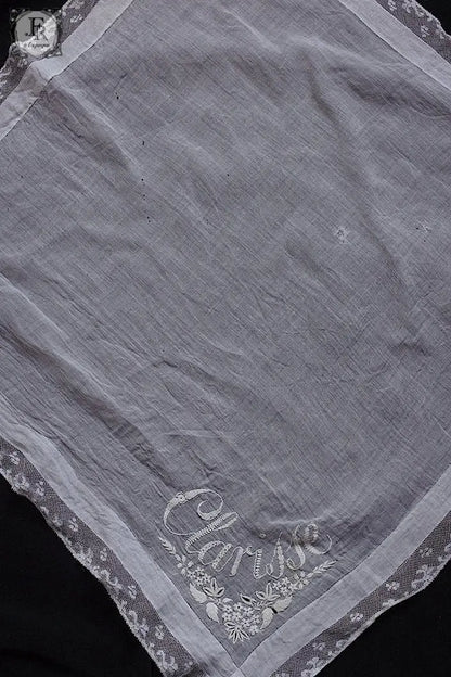 アンティーク刺繍ハンカチ　mouchoir ancienne　ハンカチ２枚　1 .FR a l'epoque