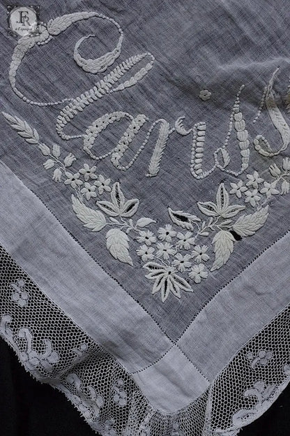 アンティーク刺繍ハンカチ　mouchoir ancienne　ハンカチ２枚　1 .FR a l'epoque
