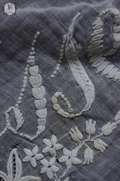 アンティーク刺繍ハンカチ　mouchoir ancienne　ハンカチ２枚　1 .FR a l'epoque