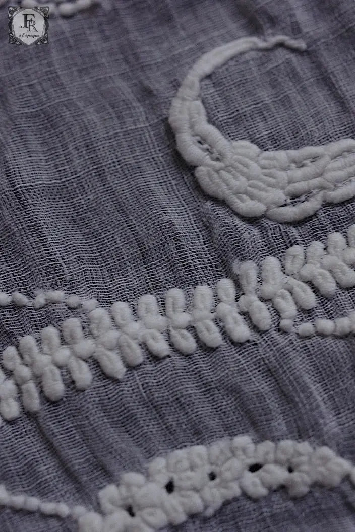 アンティーク刺繍ハンカチ　mouchoir ancienne　ハンカチ２枚　1 .FR a l'epoque