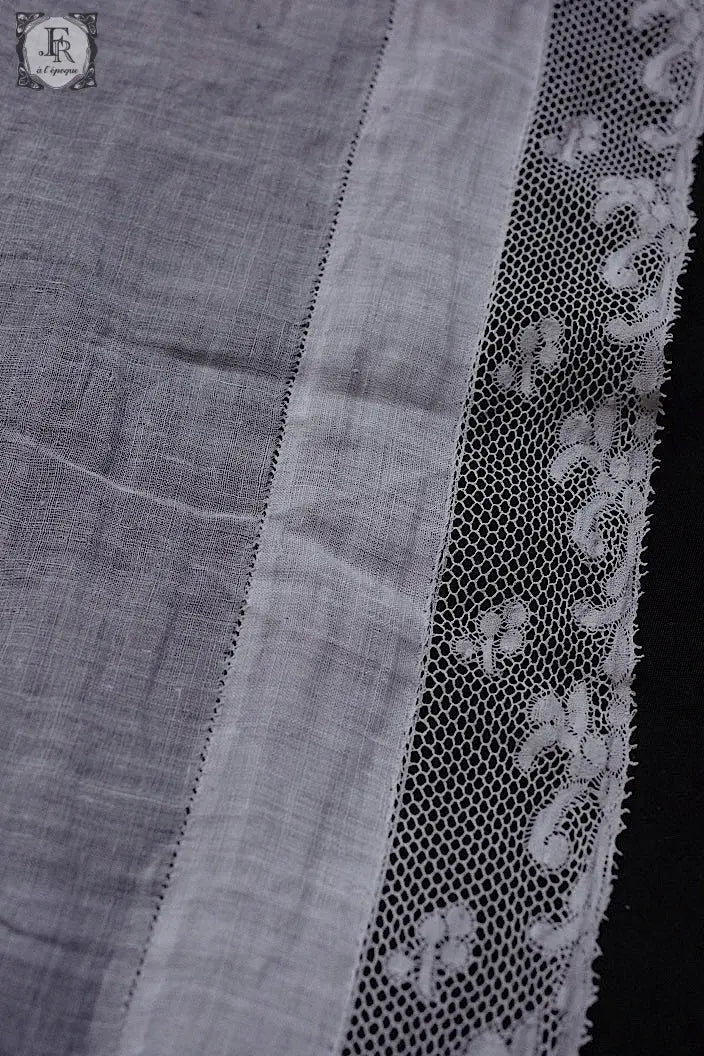 アンティーク刺繍ハンカチ　mouchoir ancienne　ハンカチ２枚　1 .FR a l'epoque