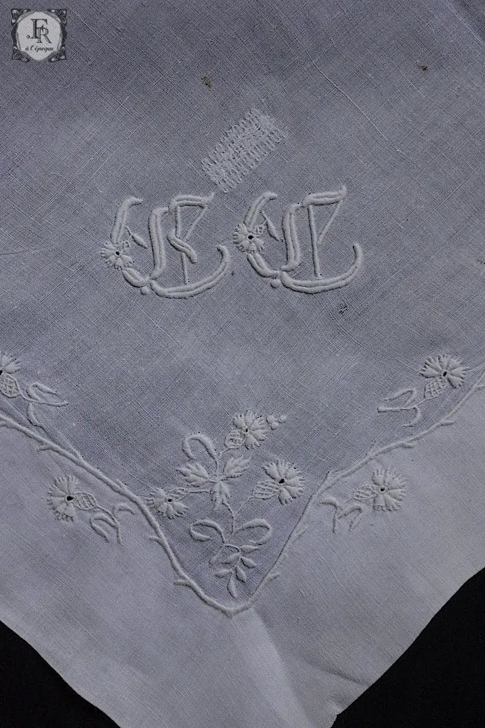 アンティーク刺繍ハンカチ　mouchoir ancienne　ハンカチ２枚　1 .FR a l'epoque