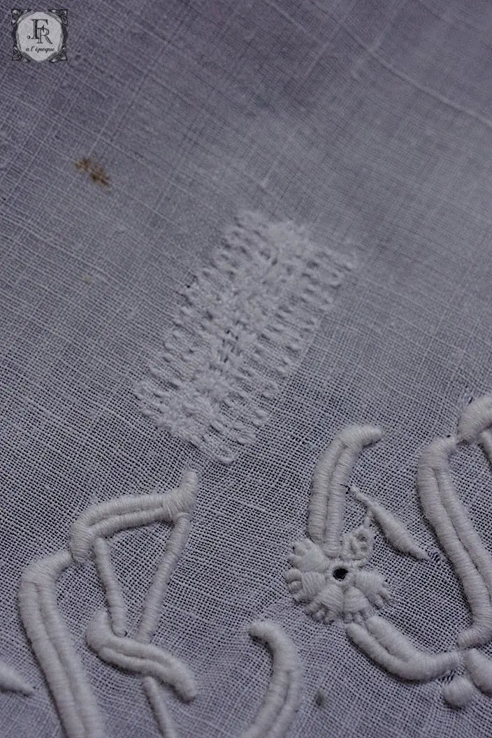 アンティーク刺繍ハンカチ　mouchoir ancienne　ハンカチ２枚　1 .FR a l'epoque
