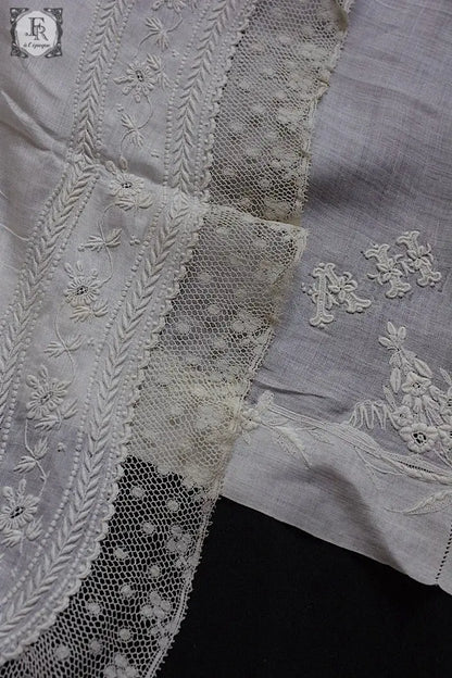 アンティーク刺繍ハンカチ　mouchoir ancienne　ハンカチ２枚　2 .FR a l'epoque
