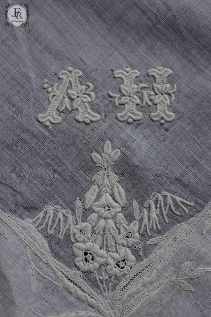 アンティーク刺繍ハンカチ　mouchoir ancienne　ハンカチ２枚　2 .FR a l'epoque