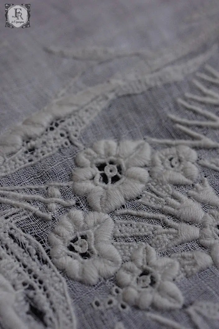 アンティーク刺繍ハンカチ　mouchoir ancienne　ハンカチ２枚　2 .FR a l'epoque