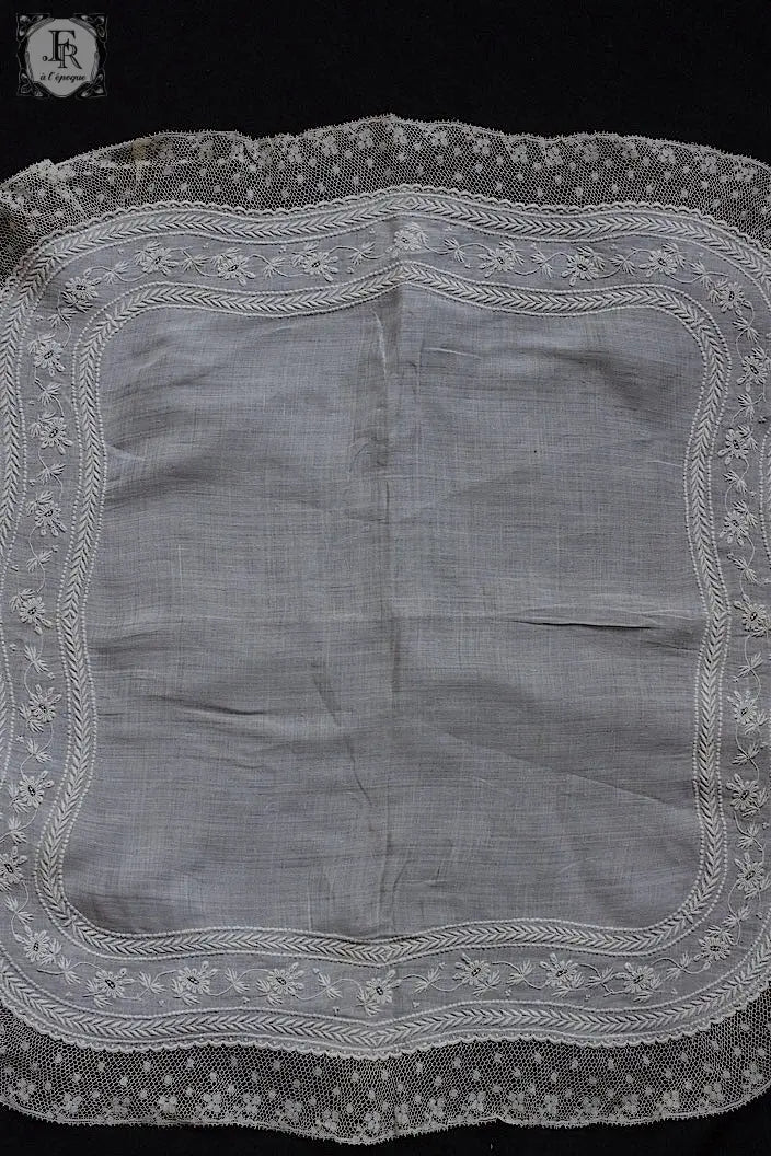 アンティーク刺繍ハンカチ　mouchoir ancienne　ハンカチ２枚　2 .FR a l'epoque