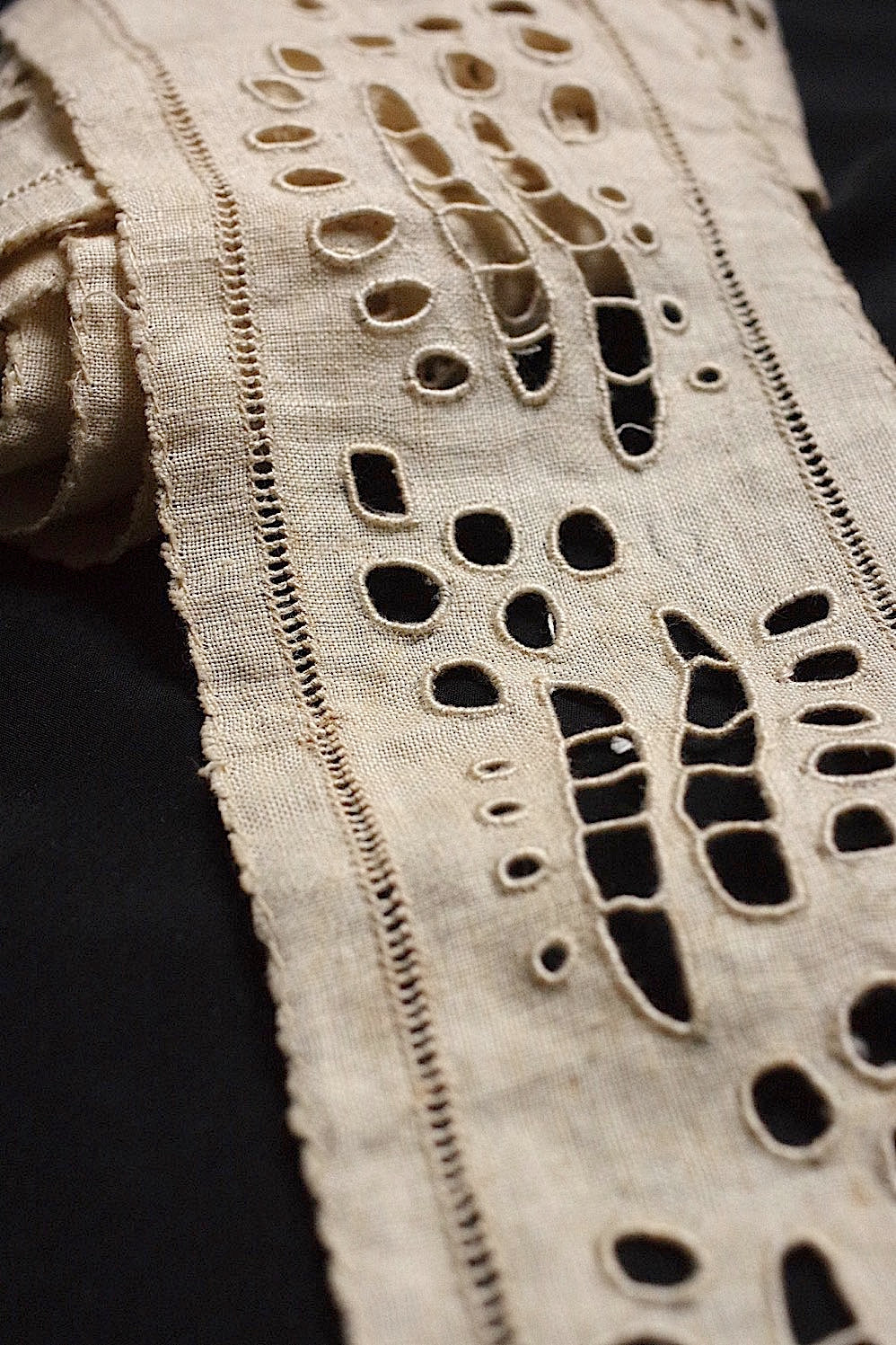 dentelle  antique アンティークレース　刺繍　装飾テープ