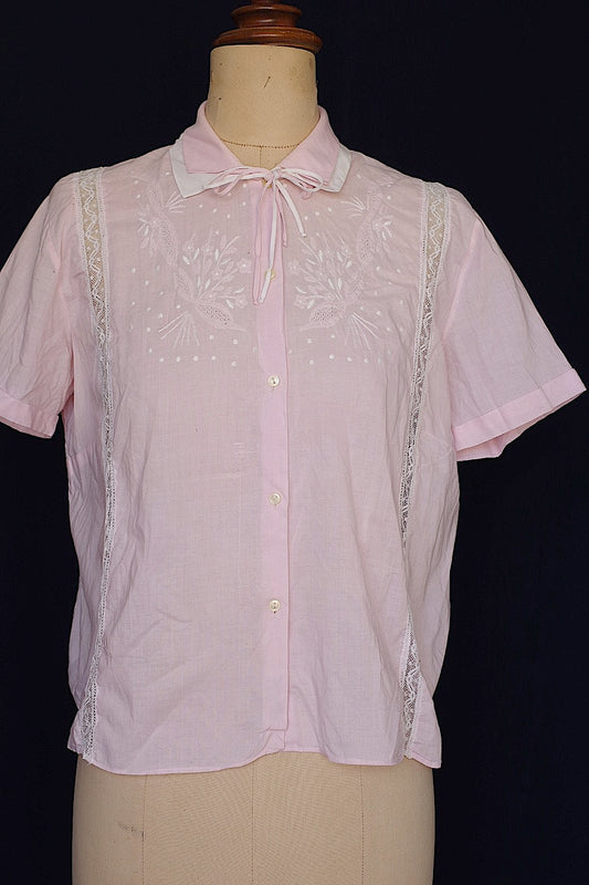 vêtement vintage antique blouse embroidery pink ribbon
