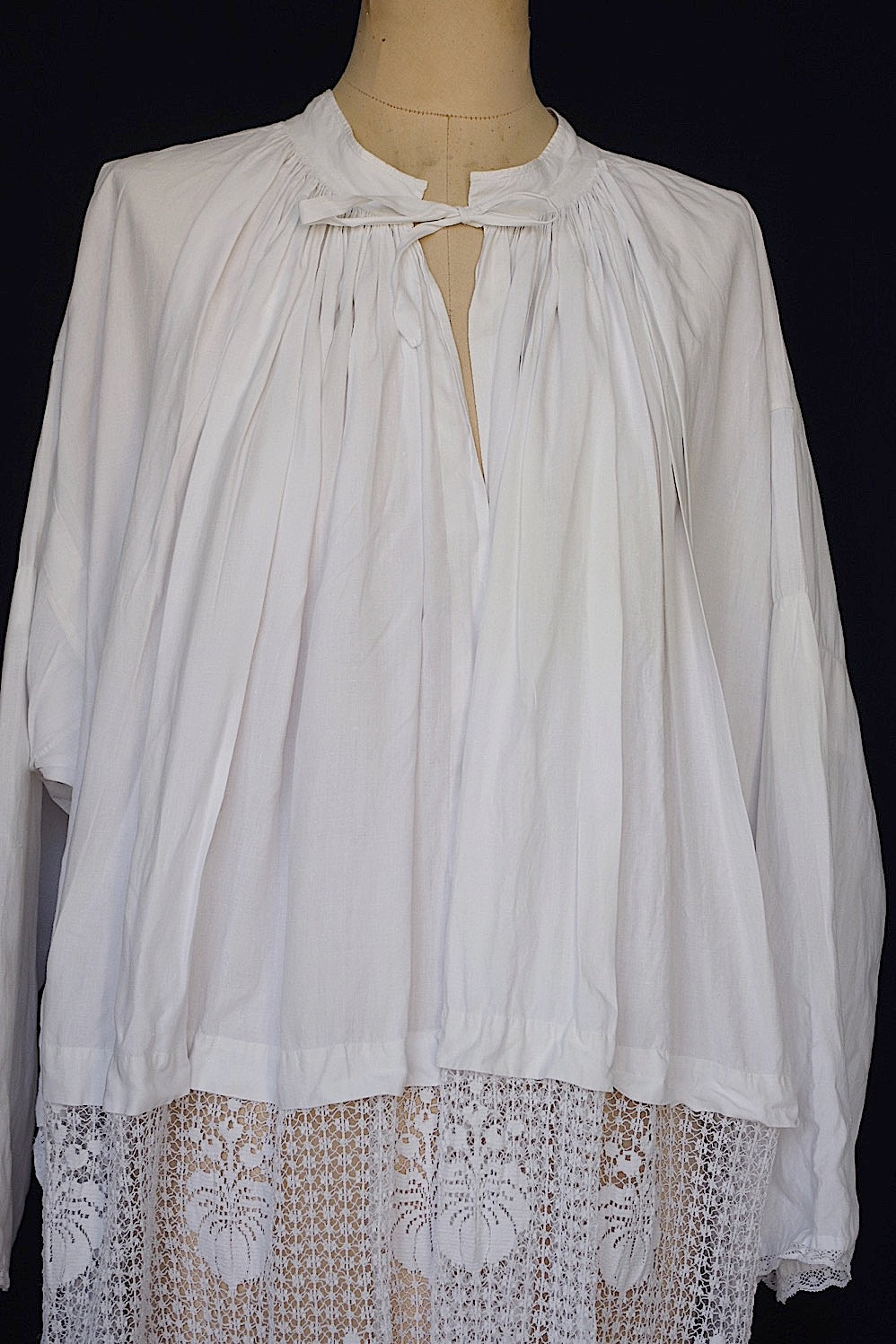 vêtement antique tunique de curé antique aube2