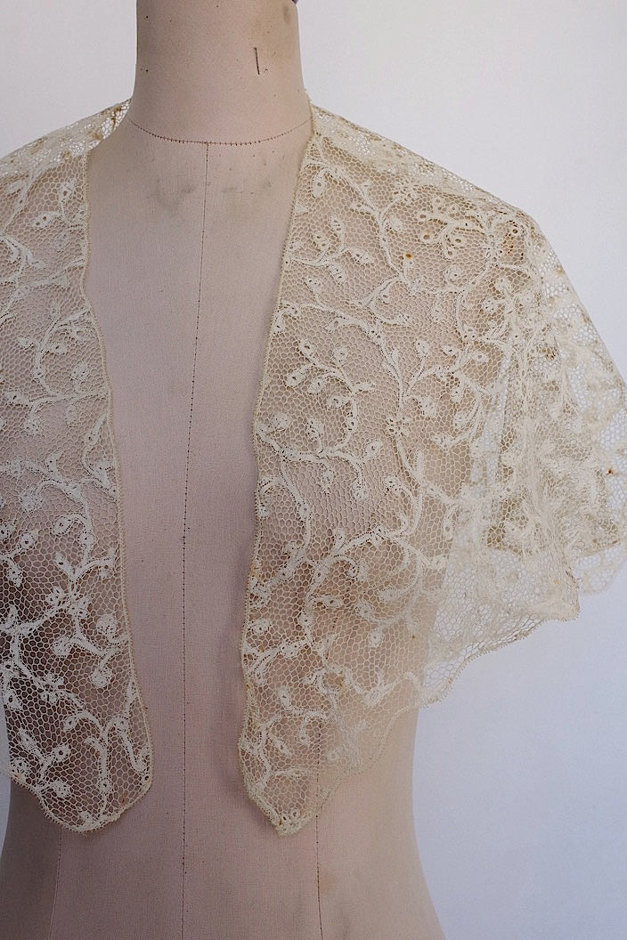 dentelle antique アンティークレース　ケープ .FR a l'epoque