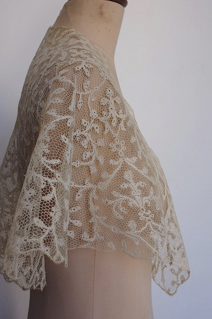 dentelle antique アンティークレース　ケープ .FR a l'epoque