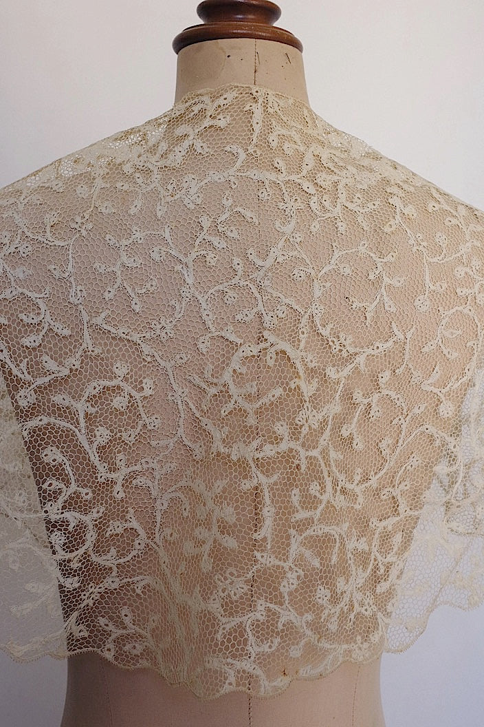 dentelle antique アンティークレース　ケープ .FR a l'epoque