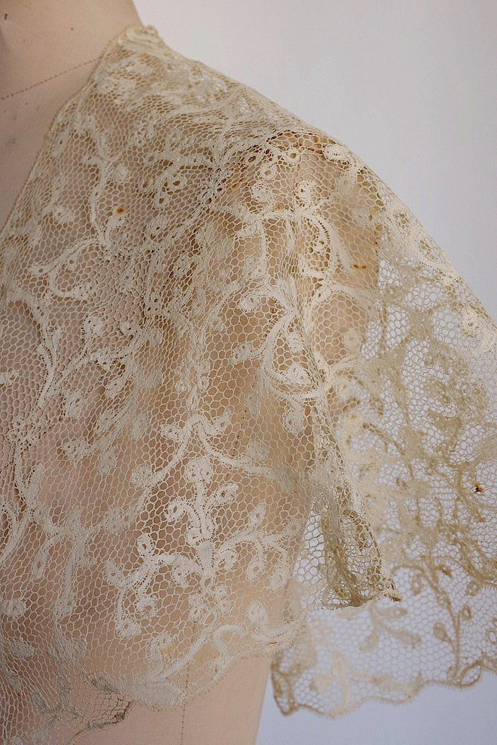 dentelle antique アンティークレース　ケープ .FR a l'epoque