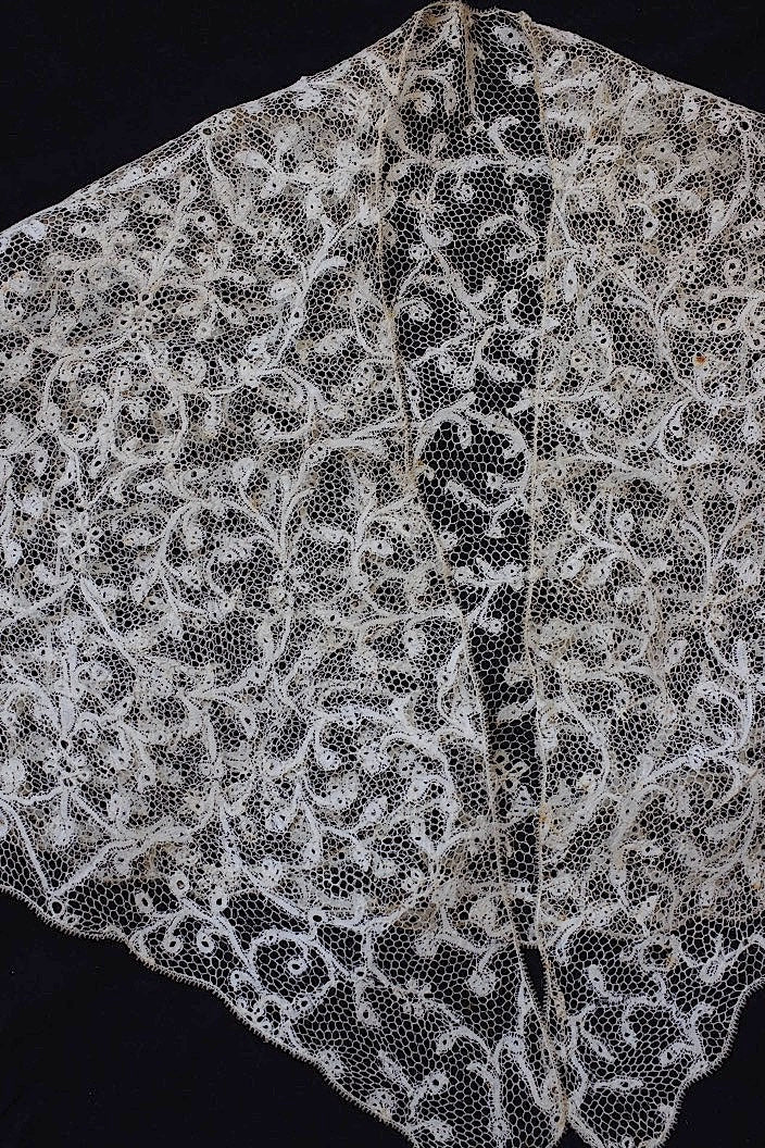 dentelle antique アンティークレース　ケープ .FR a l'epoque