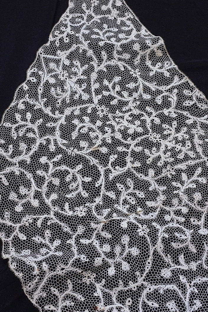 dentelle antique アンティークレース　ケープ .FR a l'epoque
