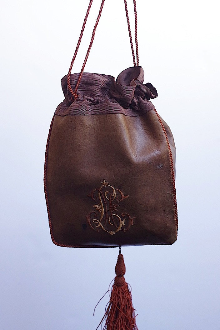 pochette antique antique leather drawstring bag .FR a l epoque