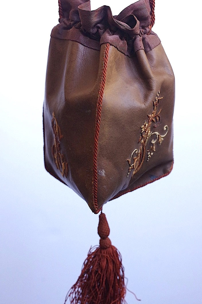 pochette antique アンティーク革製巾着 .FR a l'epoque
