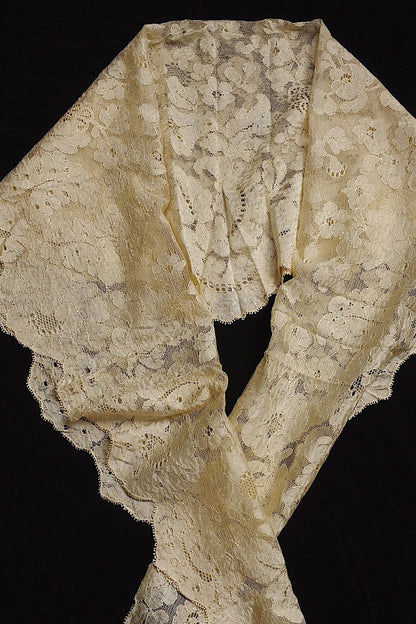 dentelle   antique アンティークレース　ブロンドレース２種 .FR a l'epoque