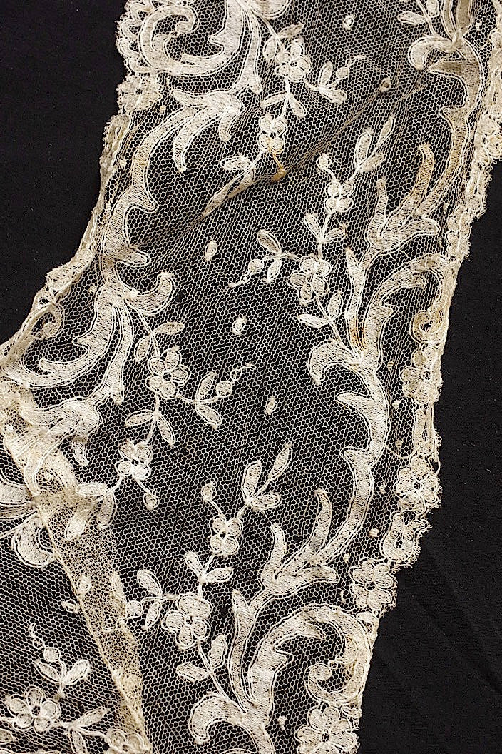 dentelle   antique アンティークレース　ブロンドレース２種 .FR a l'epoque