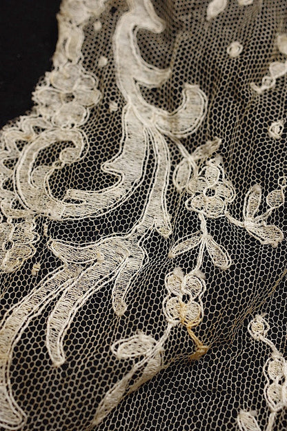 dentelle   antique アンティークレース　ブロンドレース２種 .FR a l'epoque
