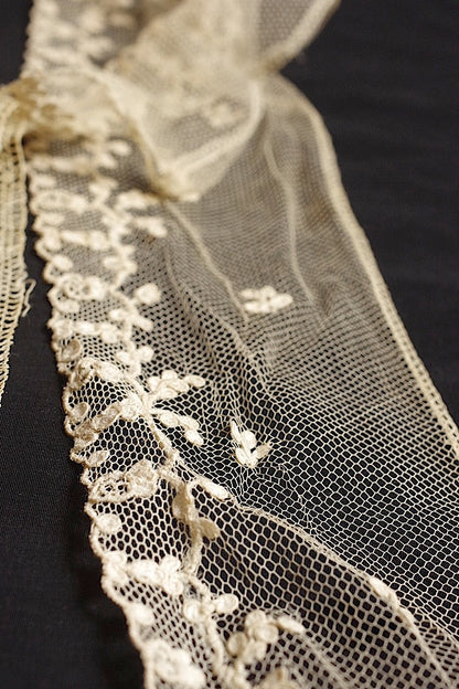 dentelle antique アンティークレース　133cm 109cm .FR a l'epoque