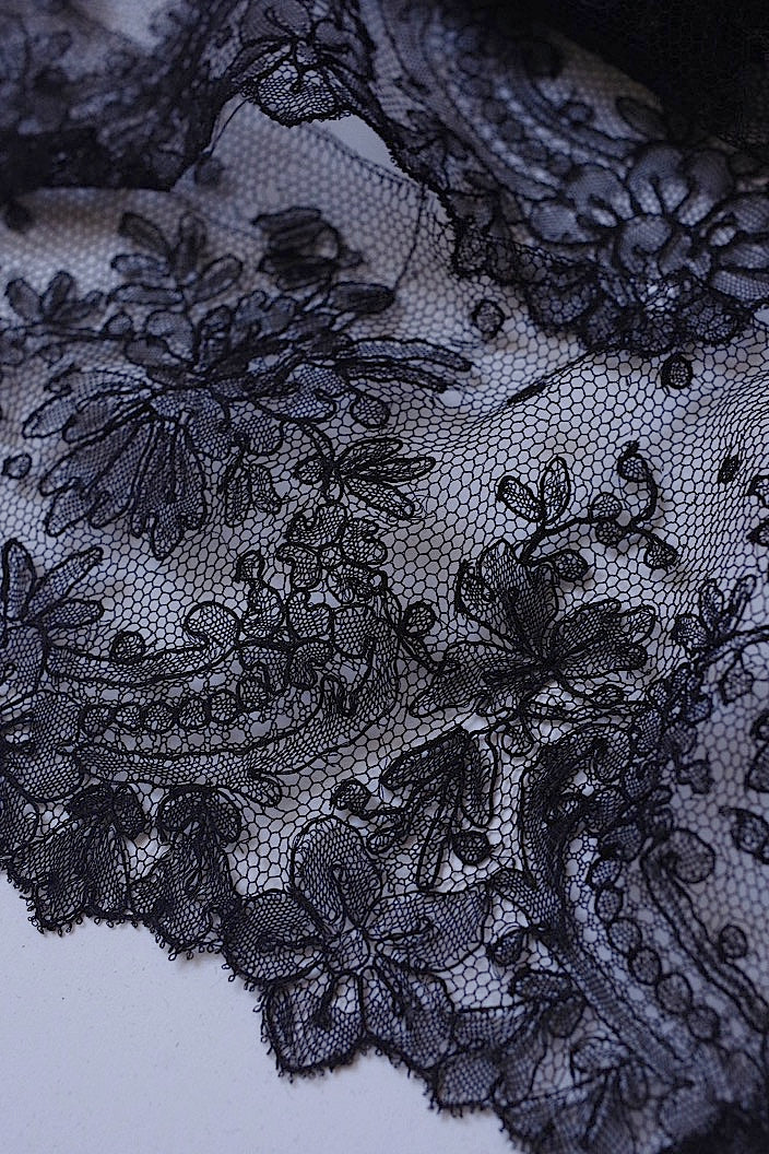 dentelle antique アンティークレース　黒レース　シャンティイ　ブロンド .FR a l'epoque