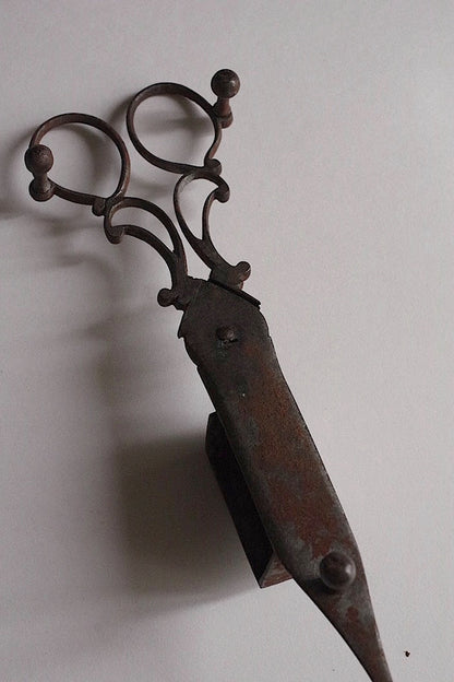 mochett en fer forge antique アンティークハサミ　火消し用 .FR a l'epoque