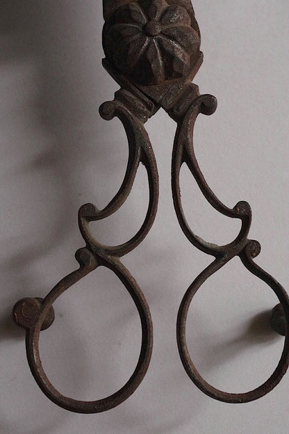 mochett en fer forge antique アンティークハサミ　火消し用 .FR a l'epoque