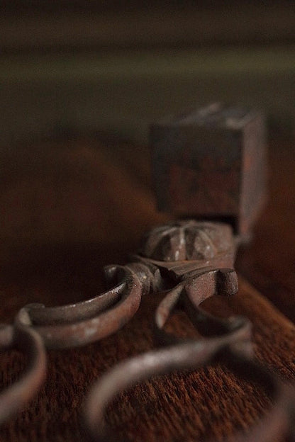 mochett en fer forge antique アンティークハサミ　火消し用 .FR a l'epoque