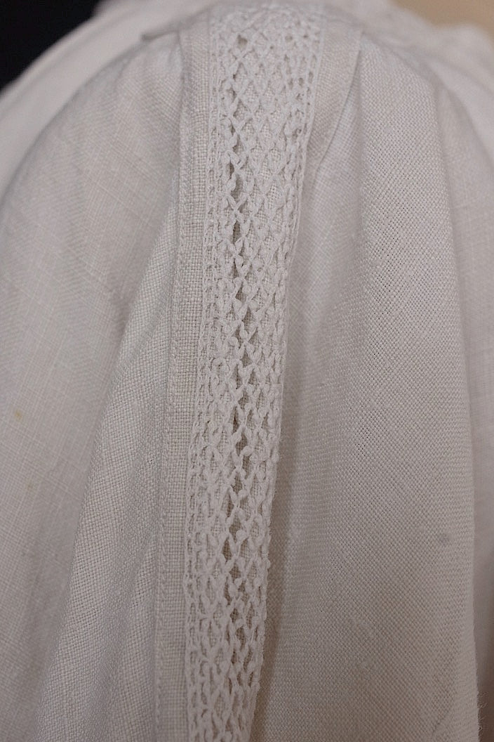 vêtement antique antique church tunic linen fabric aube 1 