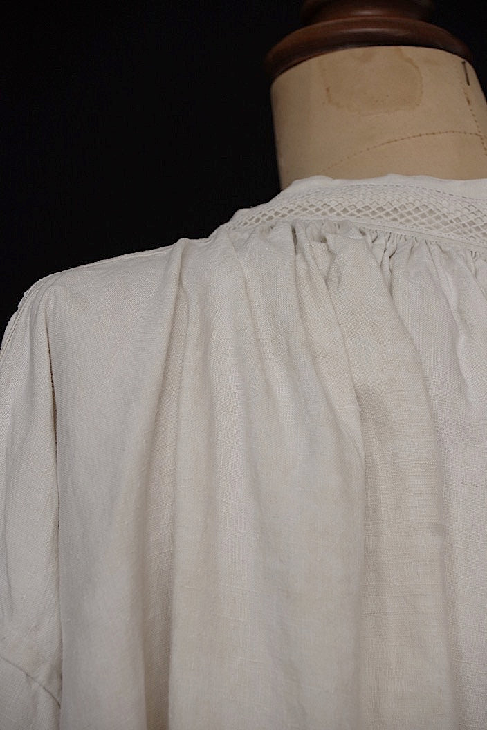 vêtement antique antique church tunic linen fabric aube 1 