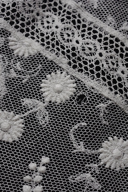 dentelle  antique アンティークレース　刺繍　クロス　縦長 .FR a l'epoque