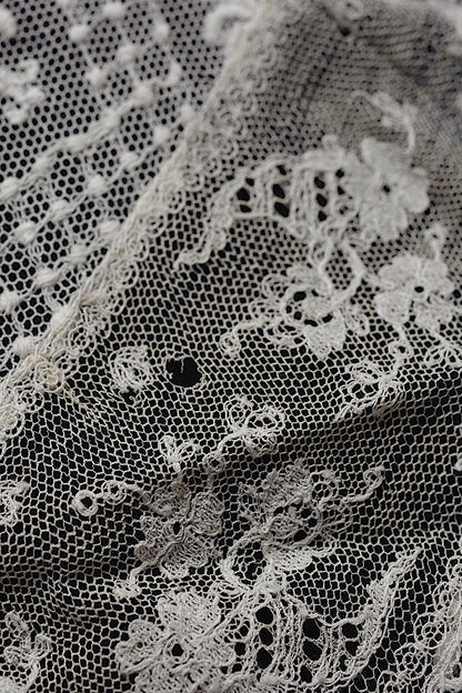 dentelle  antique アンティークレース　刺繍　クロス　縦長 .FR a l'epoque