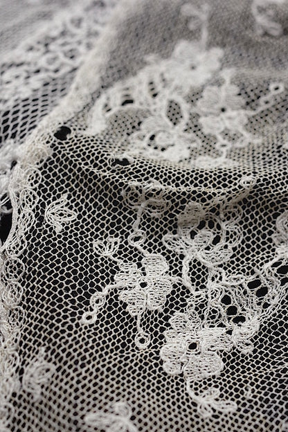 dentelle  antique アンティークレース　刺繍　クロス　縦長 .FR a l'epoque