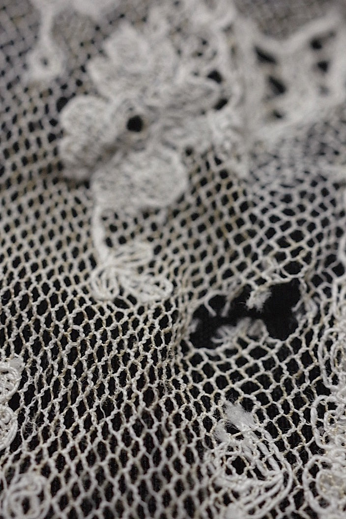 dentelle  antique アンティークレース　刺繍　クロス　縦長 .FR a l'epoque