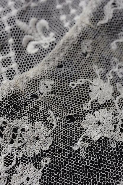 dentelle  antique アンティークレース　刺繍　クロス　縦長 .FR a l'epoque