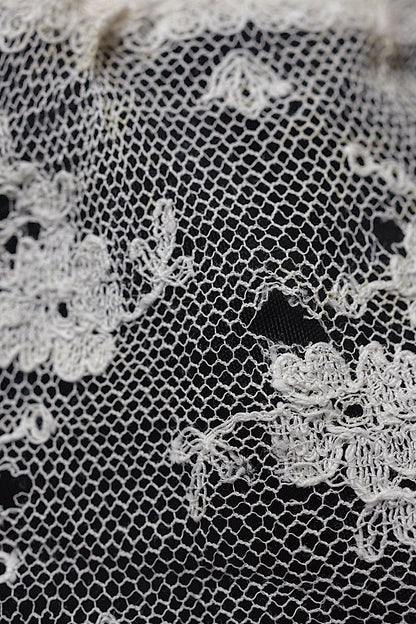 dentelle  antique アンティークレース　刺繍　クロス　縦長 .FR a l'epoque