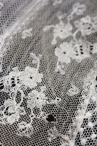 dentelle  antique アンティークレース　刺繍　クロス　縦長 .FR a l'epoque