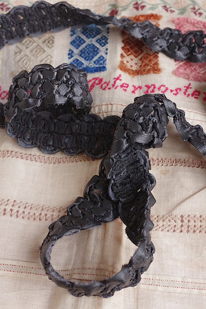 dentelle  antique アンティークレース　ステッチ刺繍、リボンなどのlot