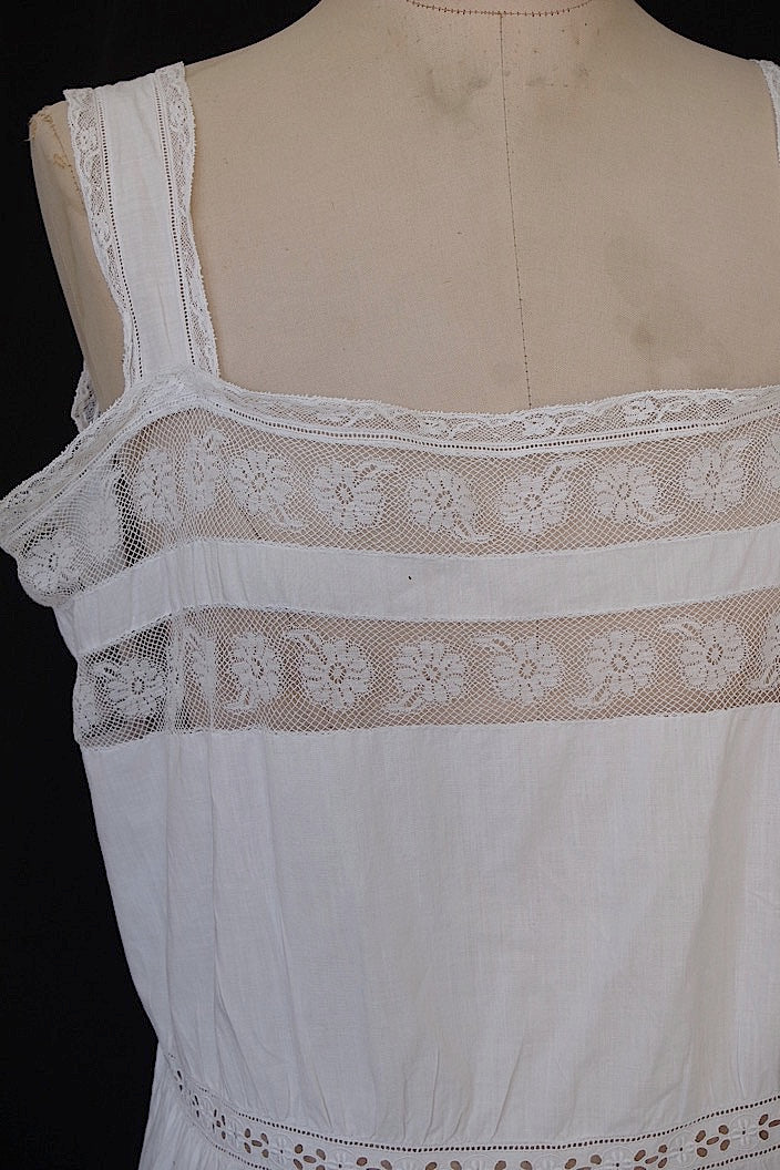 vêtement antique アンティーク刺繍レース　ワンピース