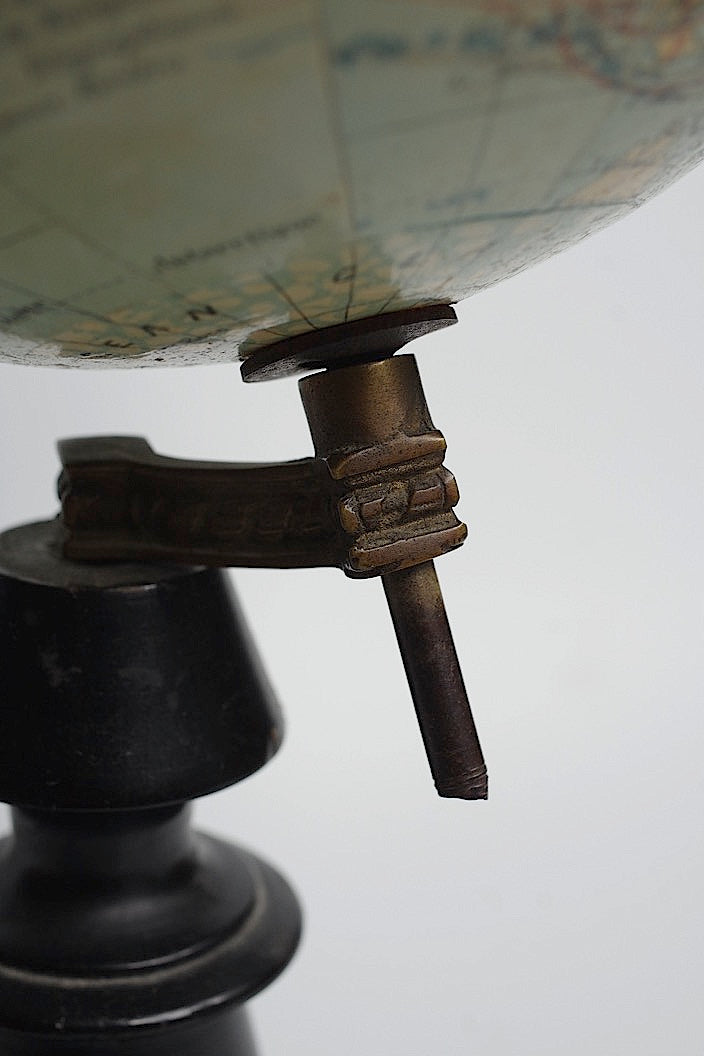 Globe terrestre antique アンティーク地球儀 .FR a l'epoque