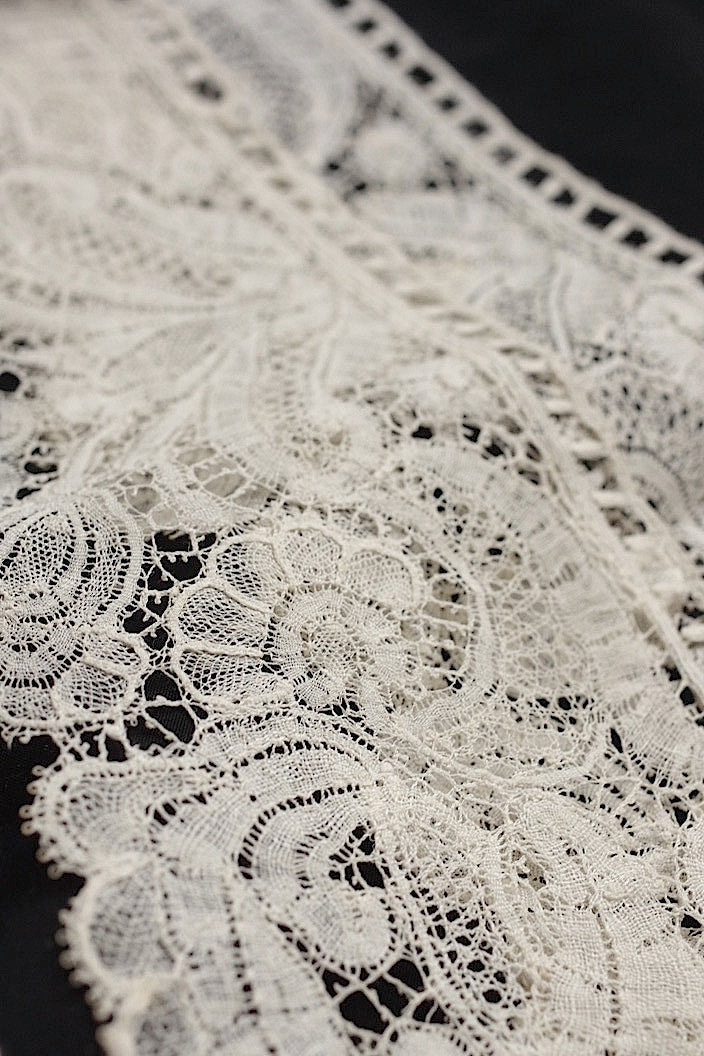 dentelle antique アンティークレース　143cm .FR a l'epoque